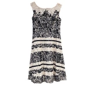 EUC Kay Unger Black & Nude Velvet Lace Cocktail Dress- Size 4